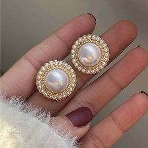 New Pearl detailed earrings